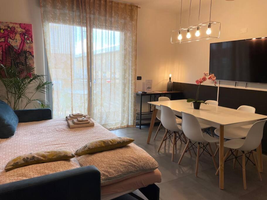 Апартаменты City Center - Modern Flat With Free Parking And Wifi - Apt B Бергамо Экстерьер фото